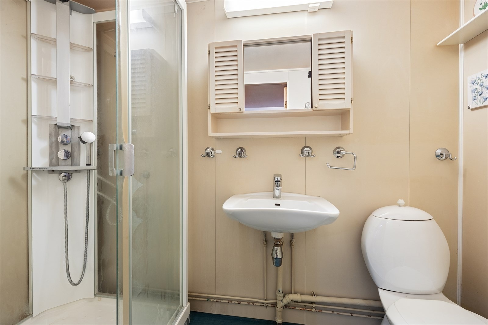 At leiligheten har to baderom, i hver sitt plan, er gunstig for barnefamilier. Galleribilde