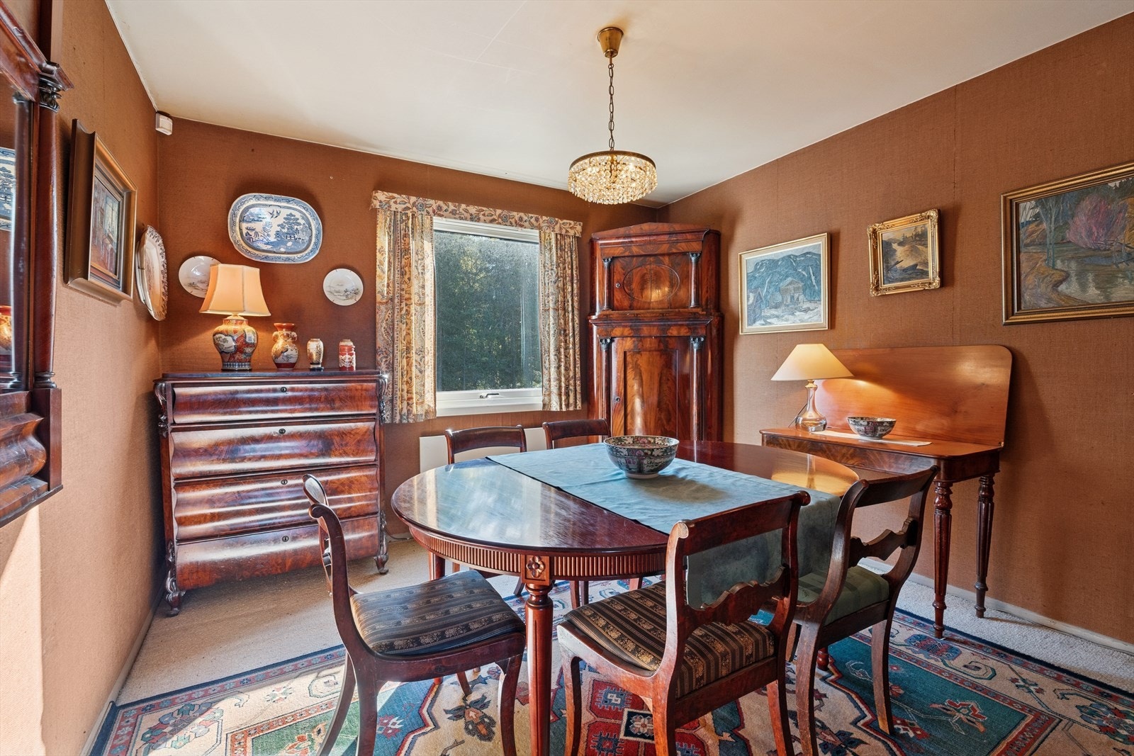 Leiligheten har totalt fire soverom, dette er innredet som spisestue. Galleribilde