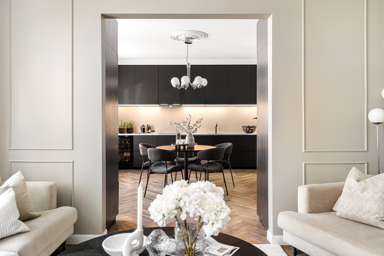 Fra stuen er det videre inngang til kjøkkenet. Galleribilde