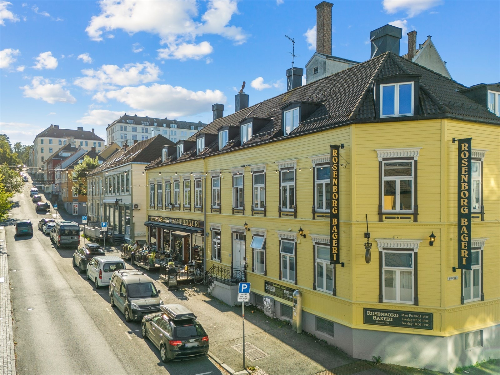 Like i nærheten finner du Rosenborg bakeri, som byr på fantastiske brød- og bakevarer, samt flotte kaker. Galleribilde