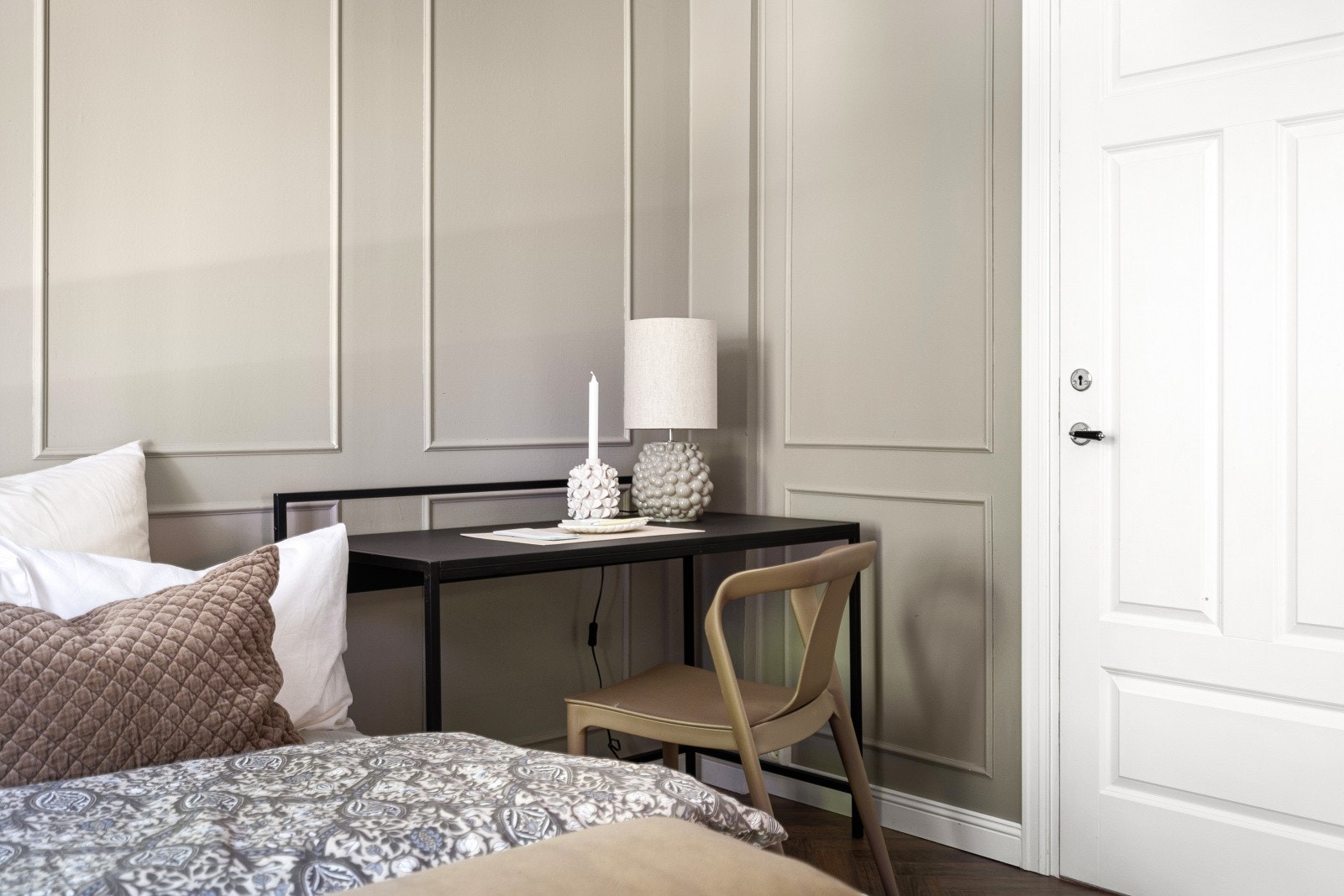 Det klassiske uttrykket er gjennomgående i store deler av leiligheten. Galleribilde