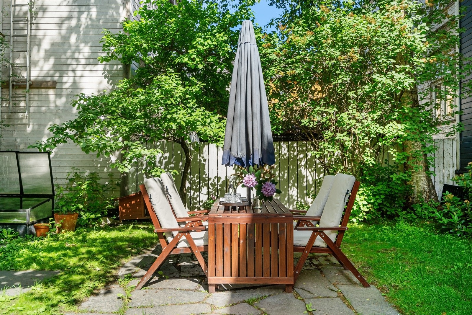 Uteområdet er skjermet fra omkringliggende bebyggelse. Galleribilde