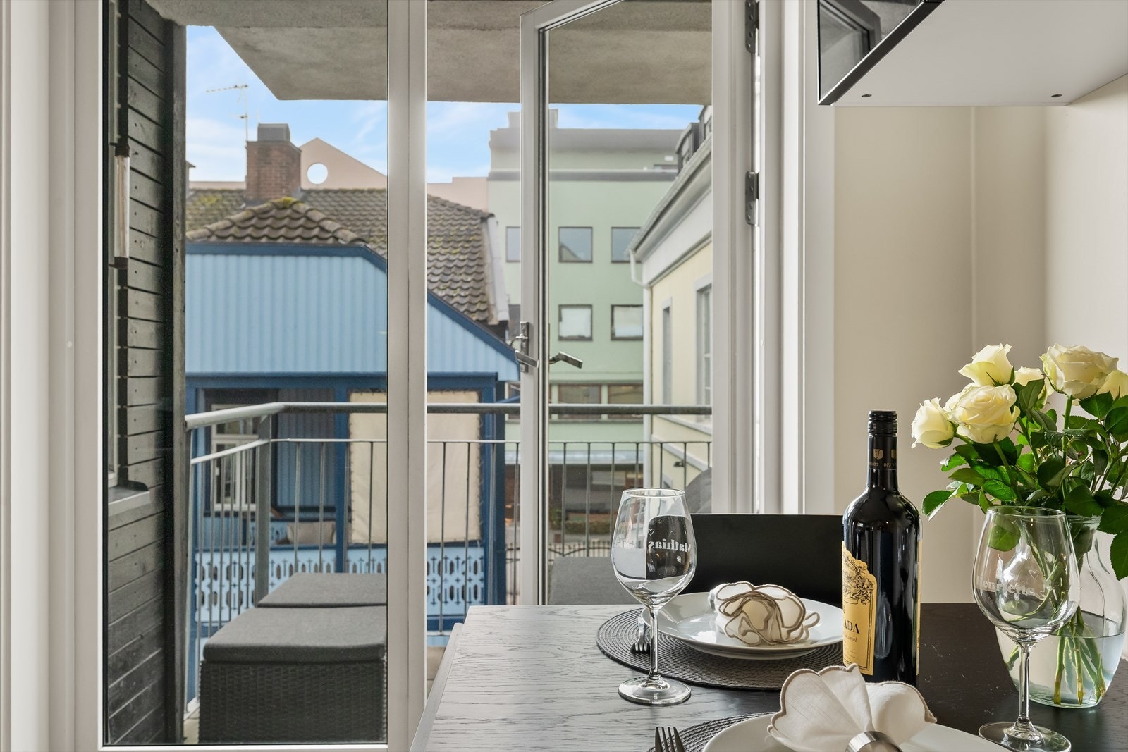 Lys og pen leilighet med hyggelig balkong Galleribilde