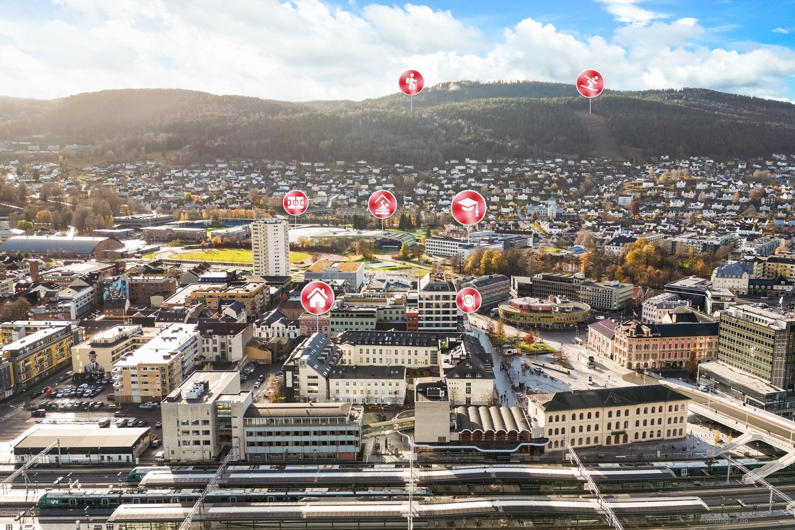 Det er umiddelbar nærhet til sportsanlegg, svømmehall, turområder, skoler, elvepromenaden, kino og uteliv Galleribilde