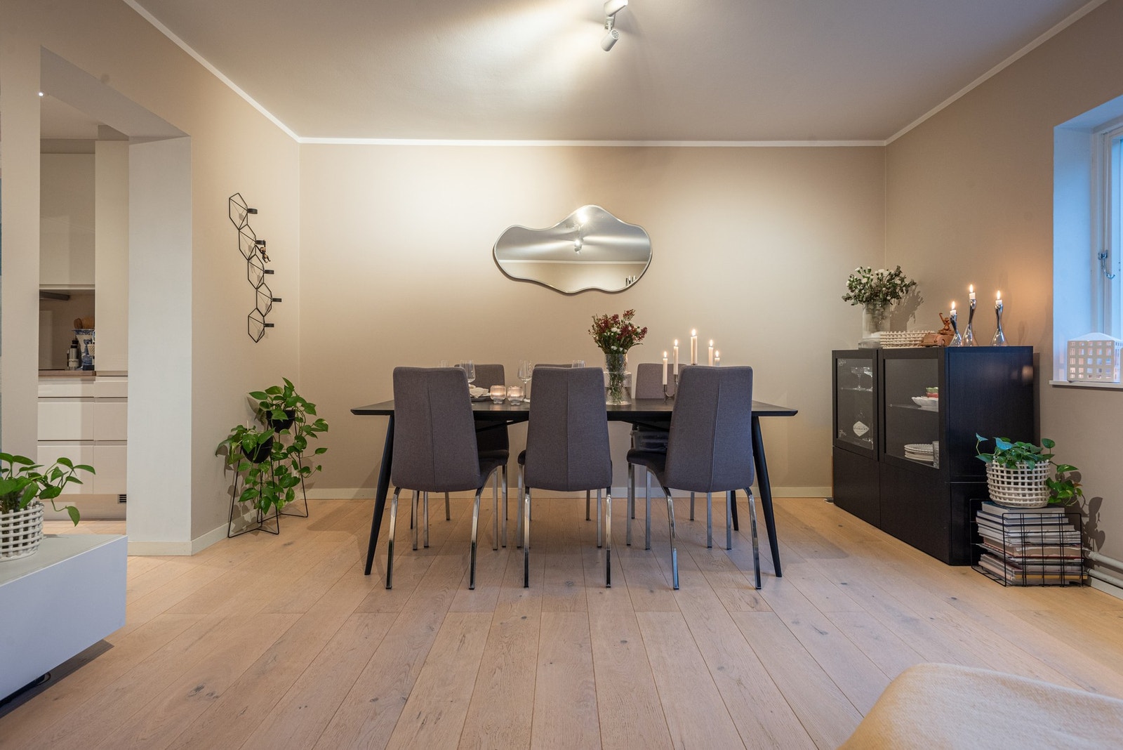 Du kan fint innrede med stor spisestue i hverdagen! Galleribilde