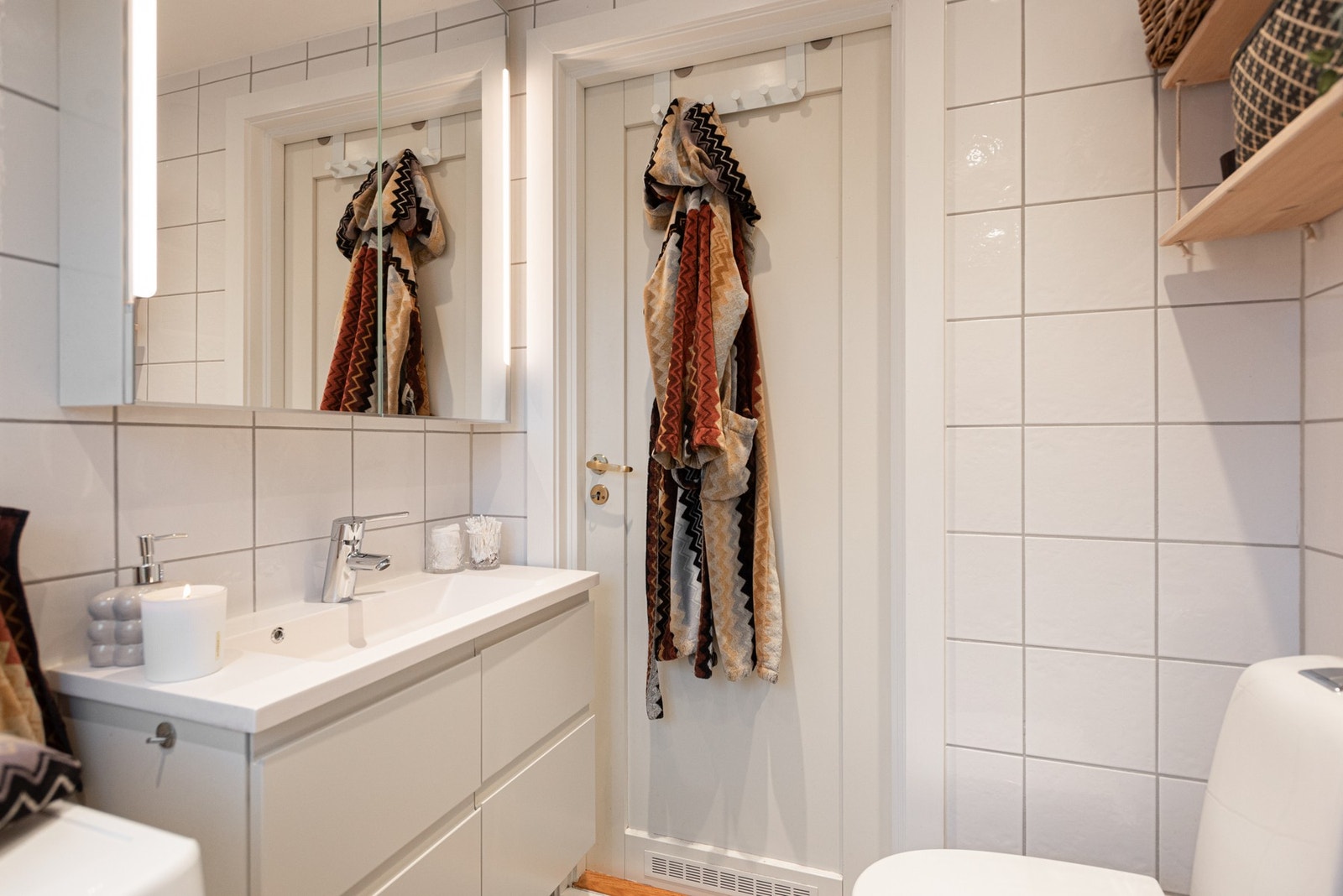 Badet ble oppgradert med nye flotte servantskap med heldekkende servant i 2015. Galleribilde