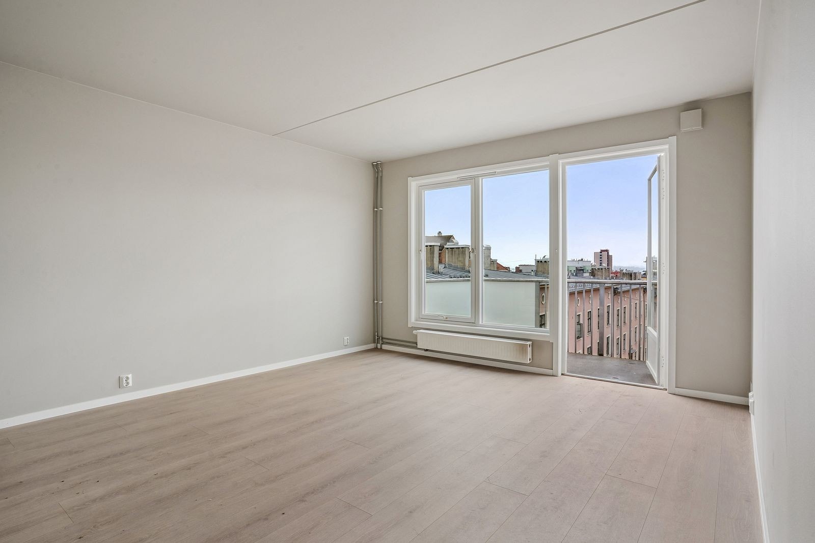 Stue med nymalte vegger og nytt gulv Galleribilde