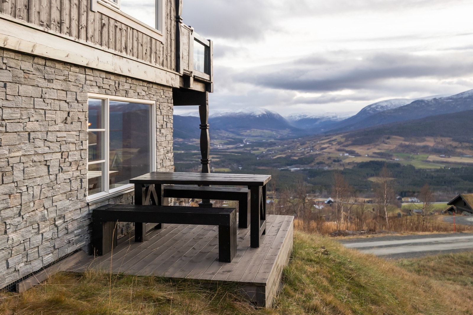 Uteplass utenfor ungdomsavdeling/utleiedel.