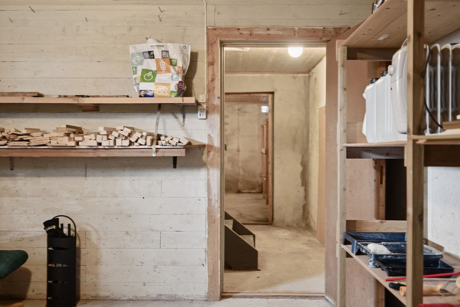 Kjelleren gir rikelig med ekstra plass til lagring og hobbyaktiviteter. Galleribilde