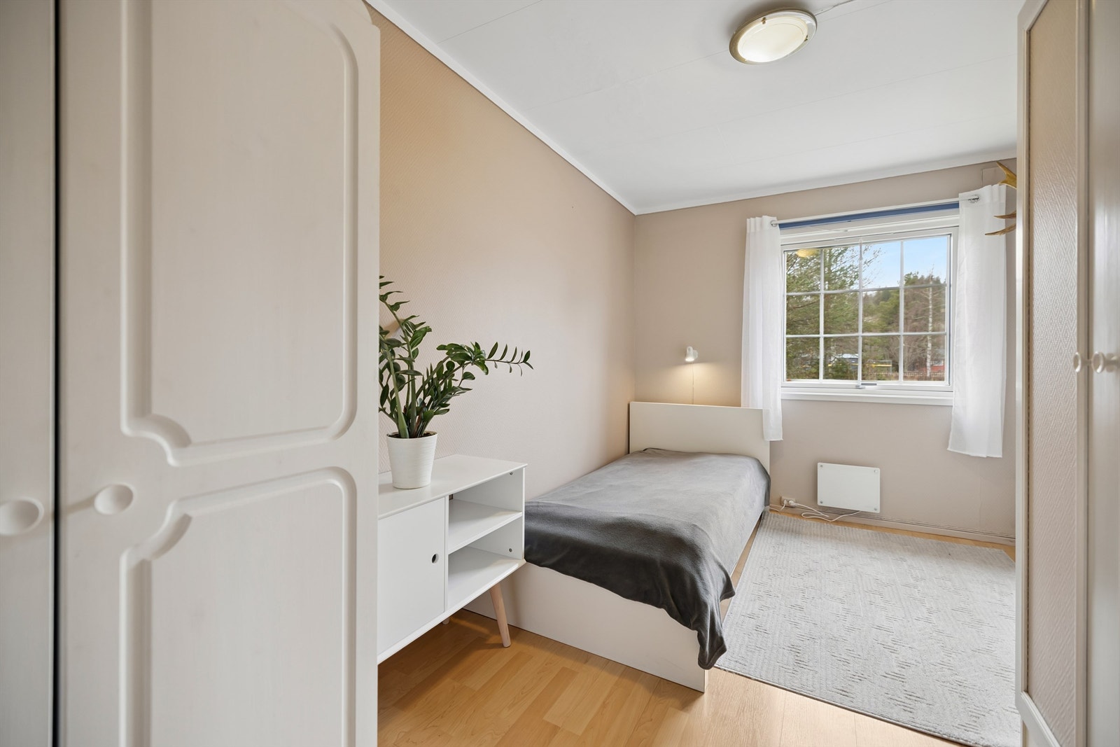 Det andre soverommet egner seg godt som barnerom eller kontor. Galleribilde