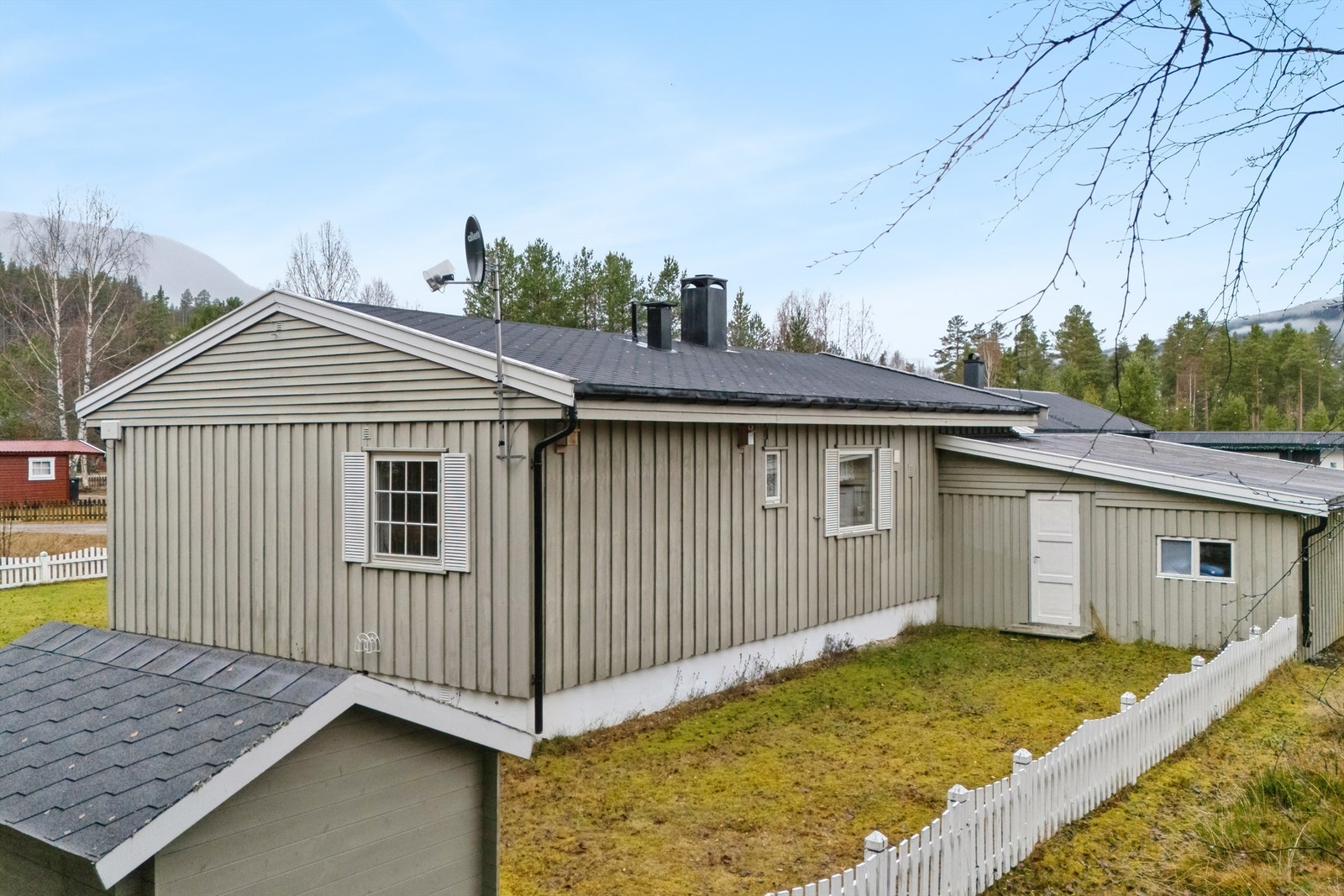 Garasje/uthus tilbyr ekstra lagringsplass. Galleribilde