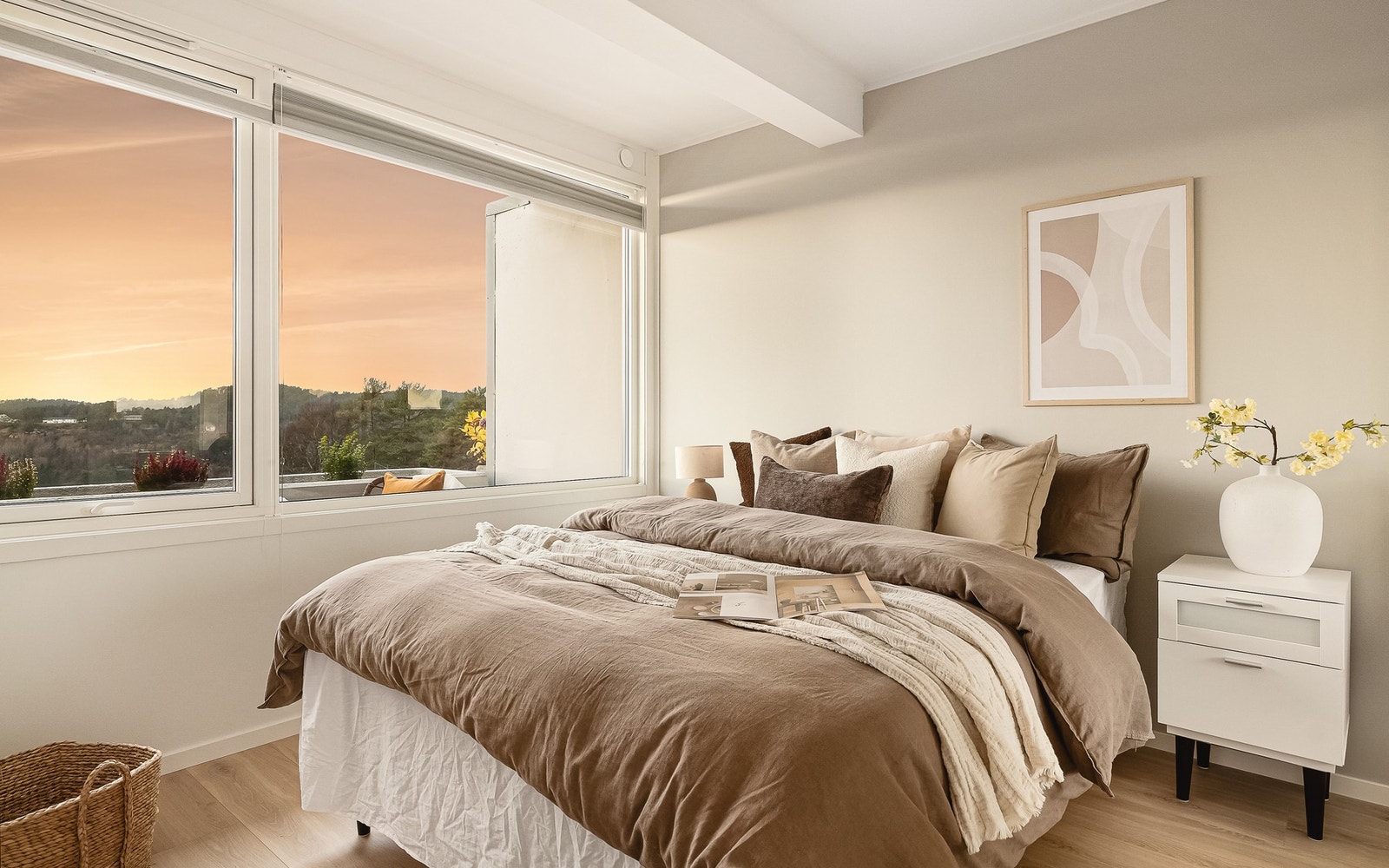 Fra stuen har du tilgang til soverommet som måler 10 m² Galleribilde