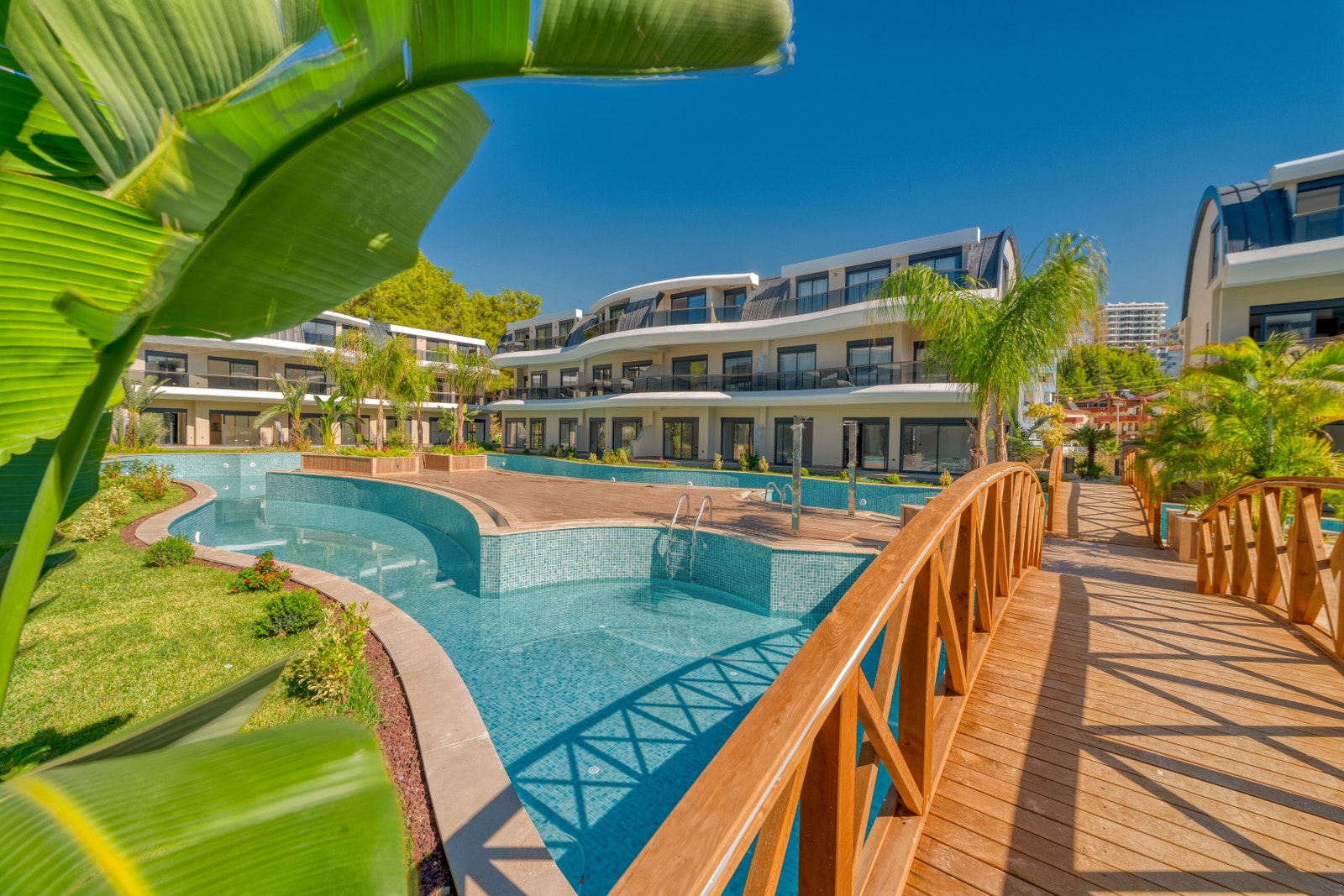View from the bridge in the pool area Galleribilde