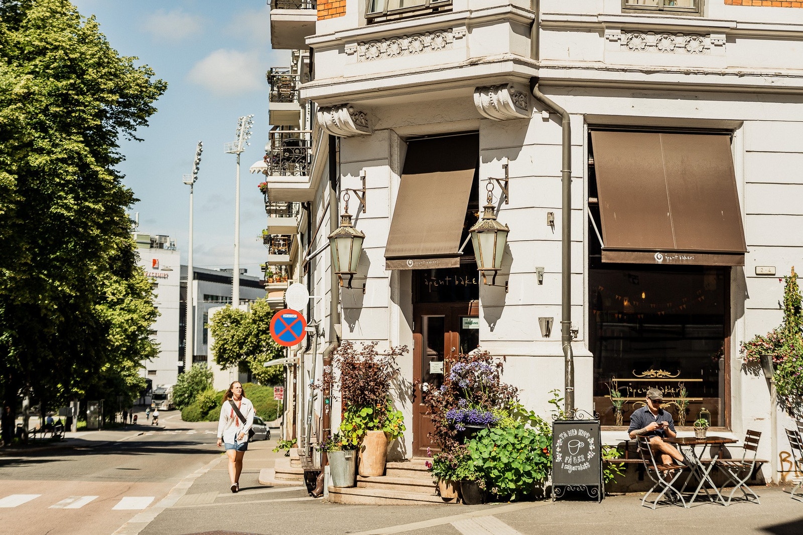 Beliggenheten er ettertraktet og meget sentral, samtidig som leiligheten ligger skjermet og tilbaketrukket. Galleribilde