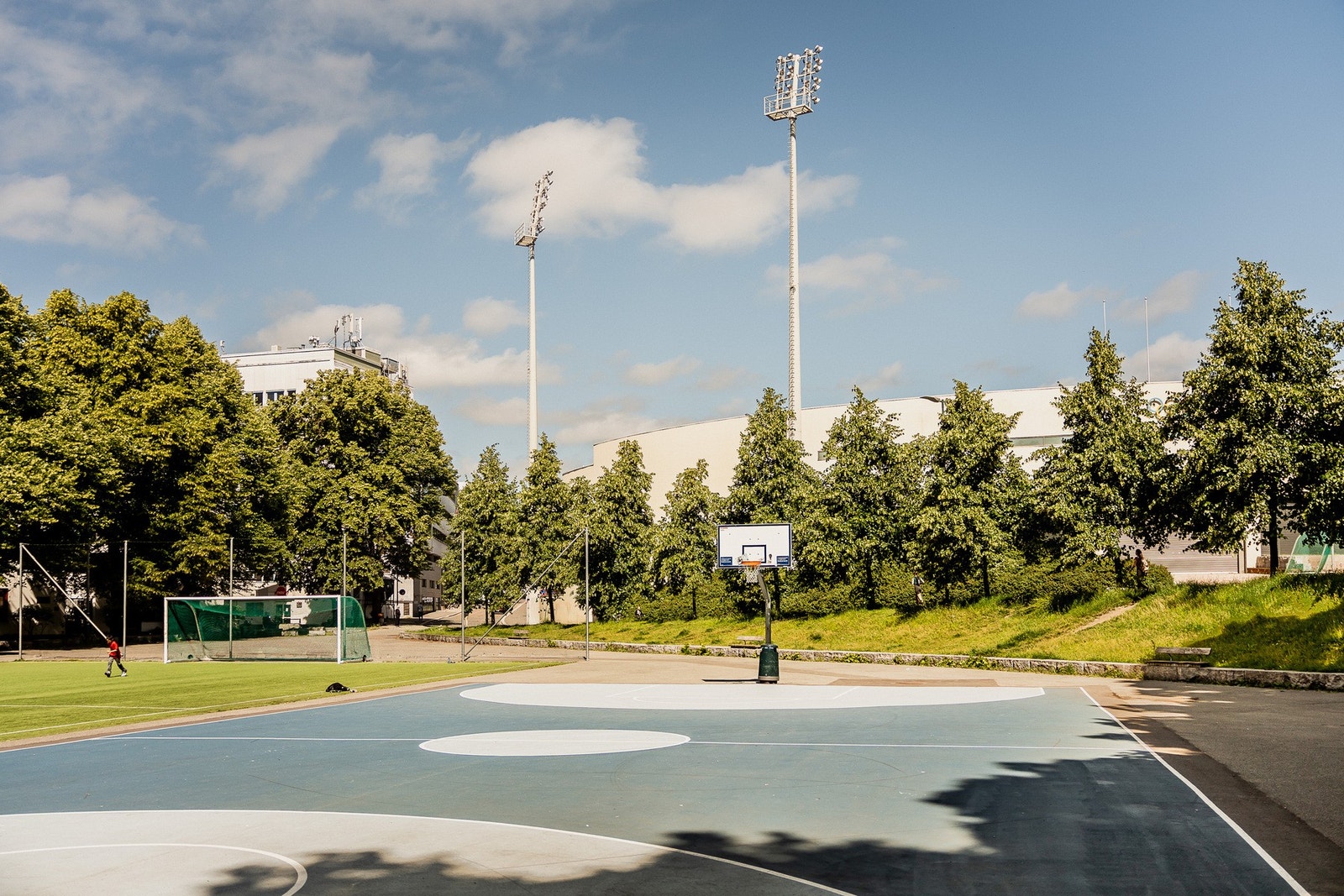 Fra leiligheten er det umiddelbar nærhet til gode aktivitetsmuligheter både inne og ute! Galleribilde