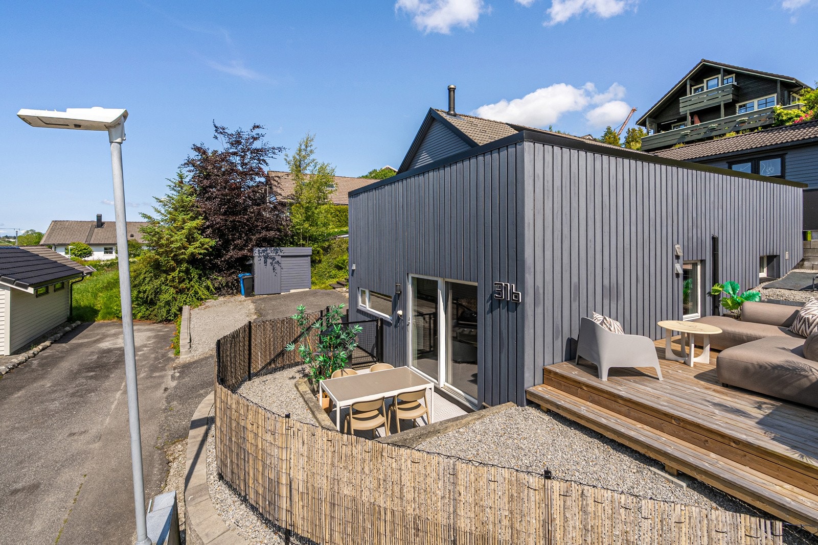 Med nord-vest og sør-vest vendt uteområde kan du nyte solen fra dag til kveld. Galleribilde