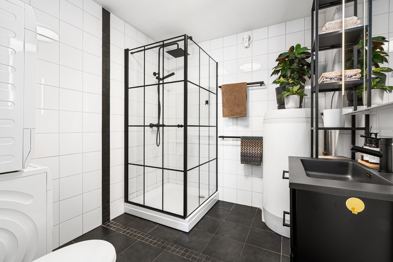 Gjennførte detaljer komplementere helheten i boligen. Galleribilde