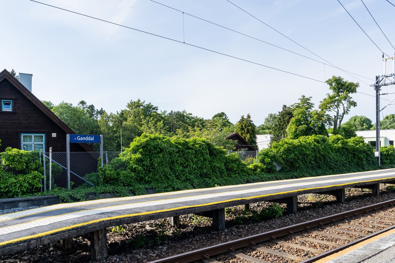 Gode kollektivmuligheter like ved med tog eller buss. Galleribilde