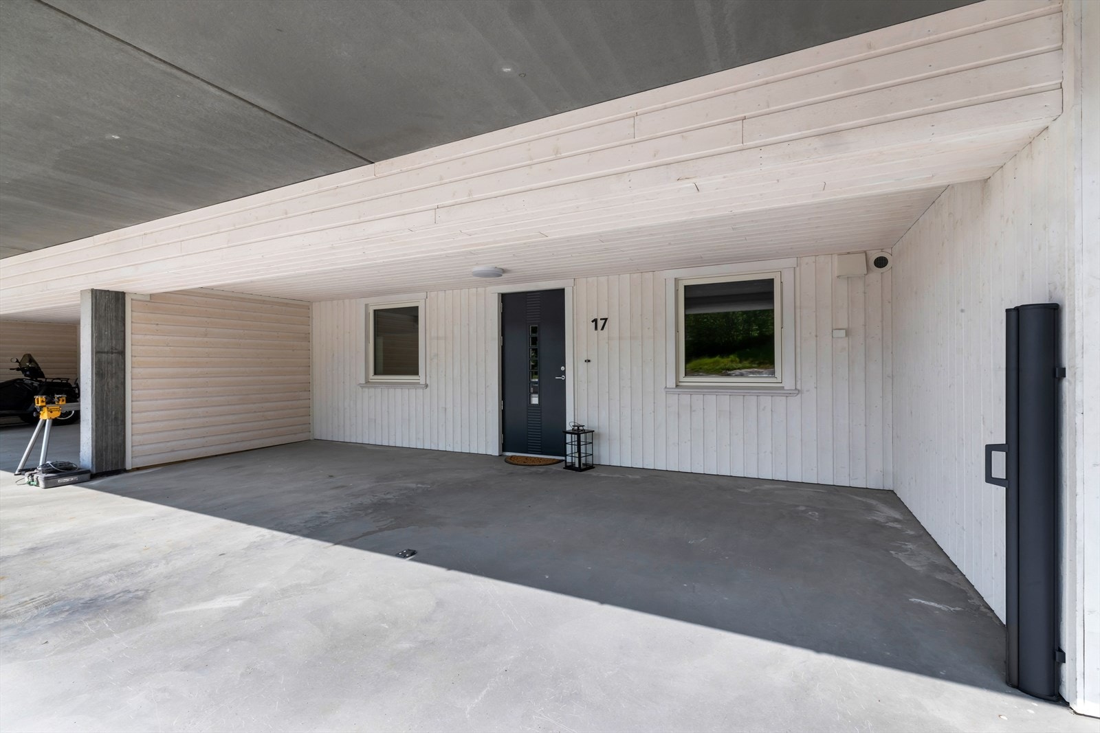 Inngangsparti med støpt dekke. Galleribilde