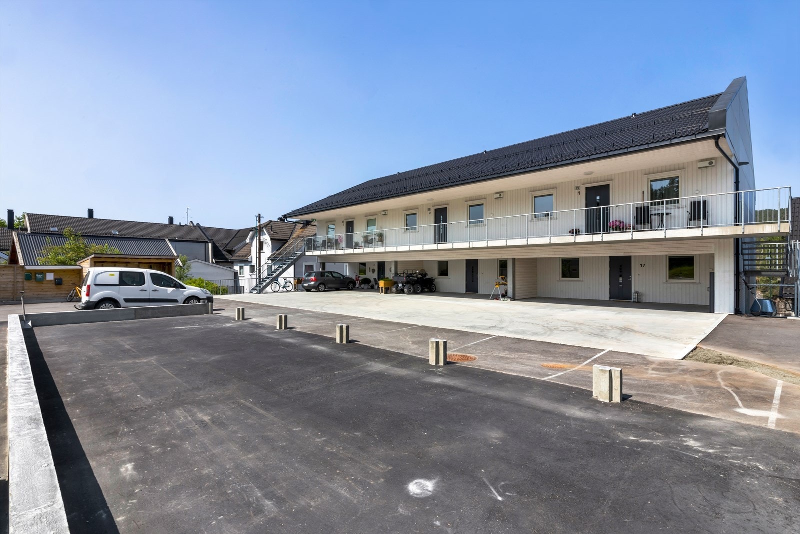 Asfaltert fellesområde. Galleribilde