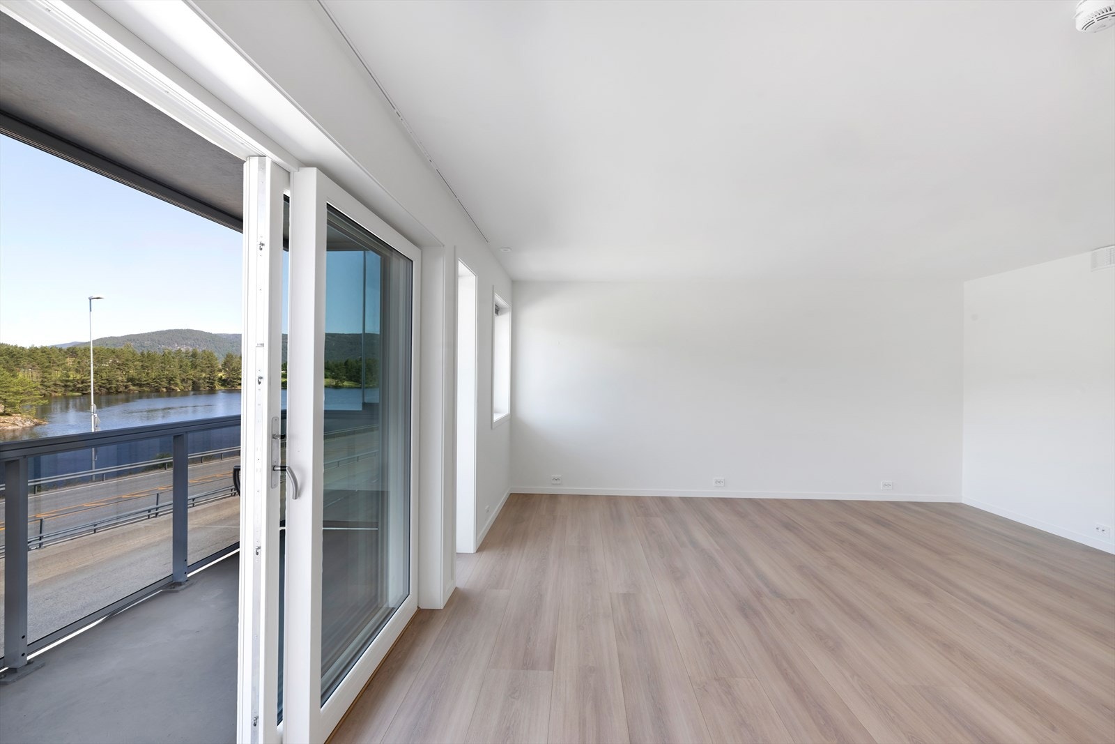 Skyvedør til terrasse. Galleribilde