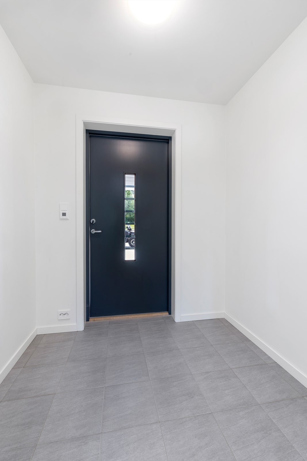 Entre/ gang med god plass. Varmekabler på gulv. Galleribilde