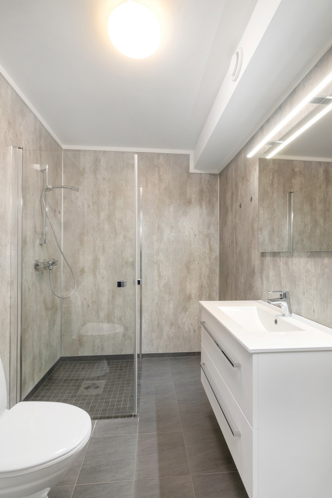 Flott bad/ wc. Flislagt gulv med varmekabler. Galleribilde