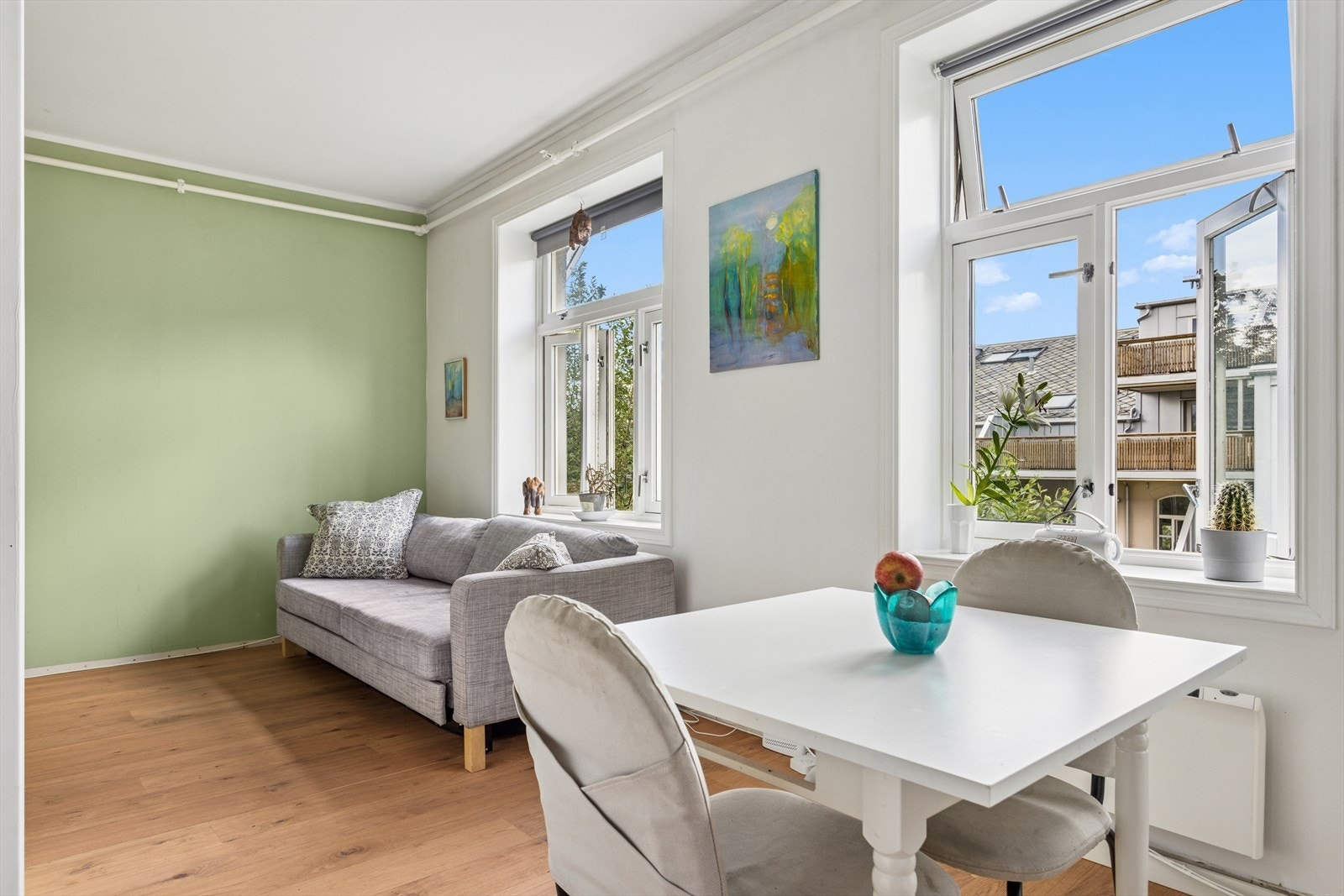 Kjøkken og stue/soverom er tilsammen ca 23,2 m². Galleribilde