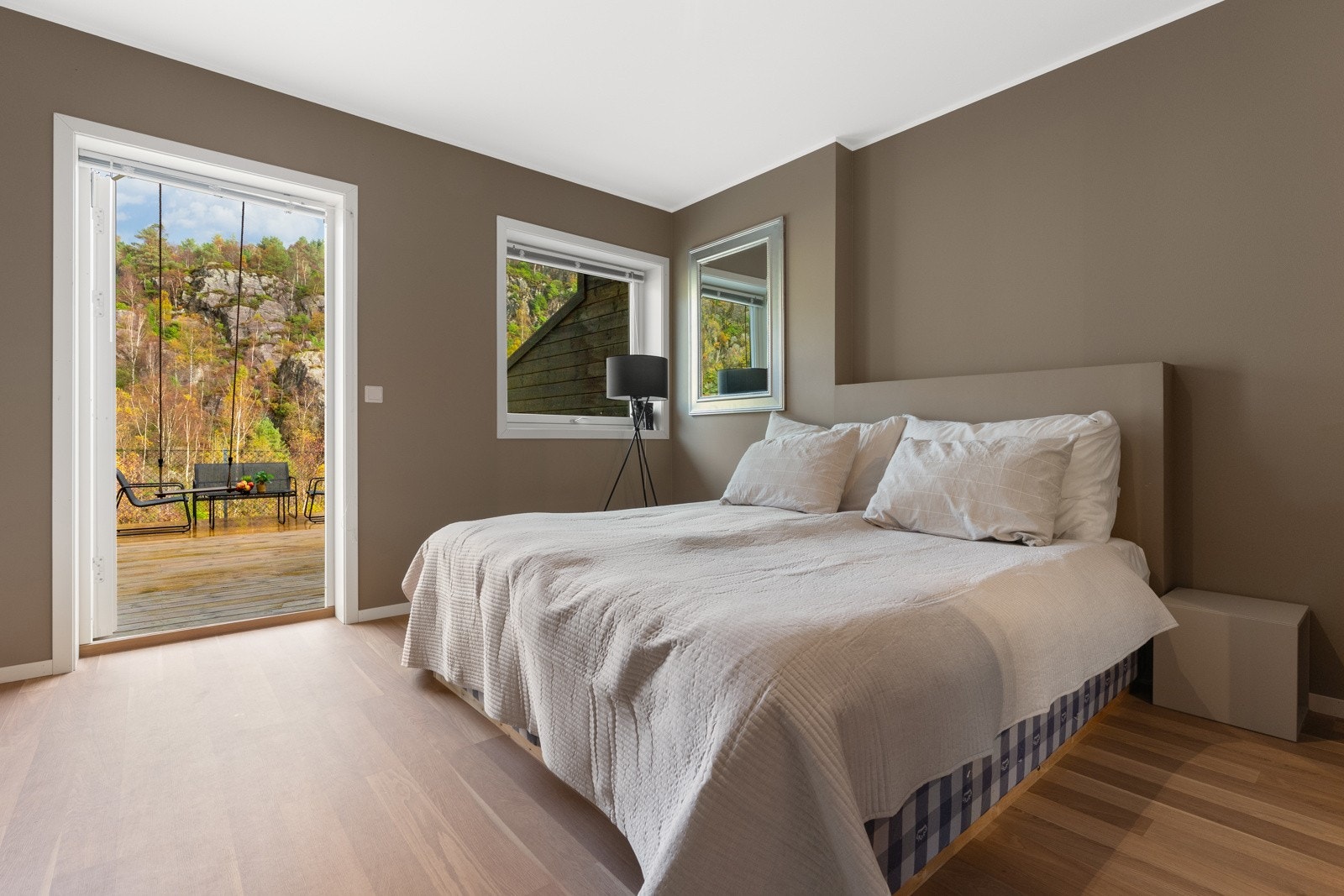 Ned i underetasjen finner man hovedsoverommet. Galleribilde