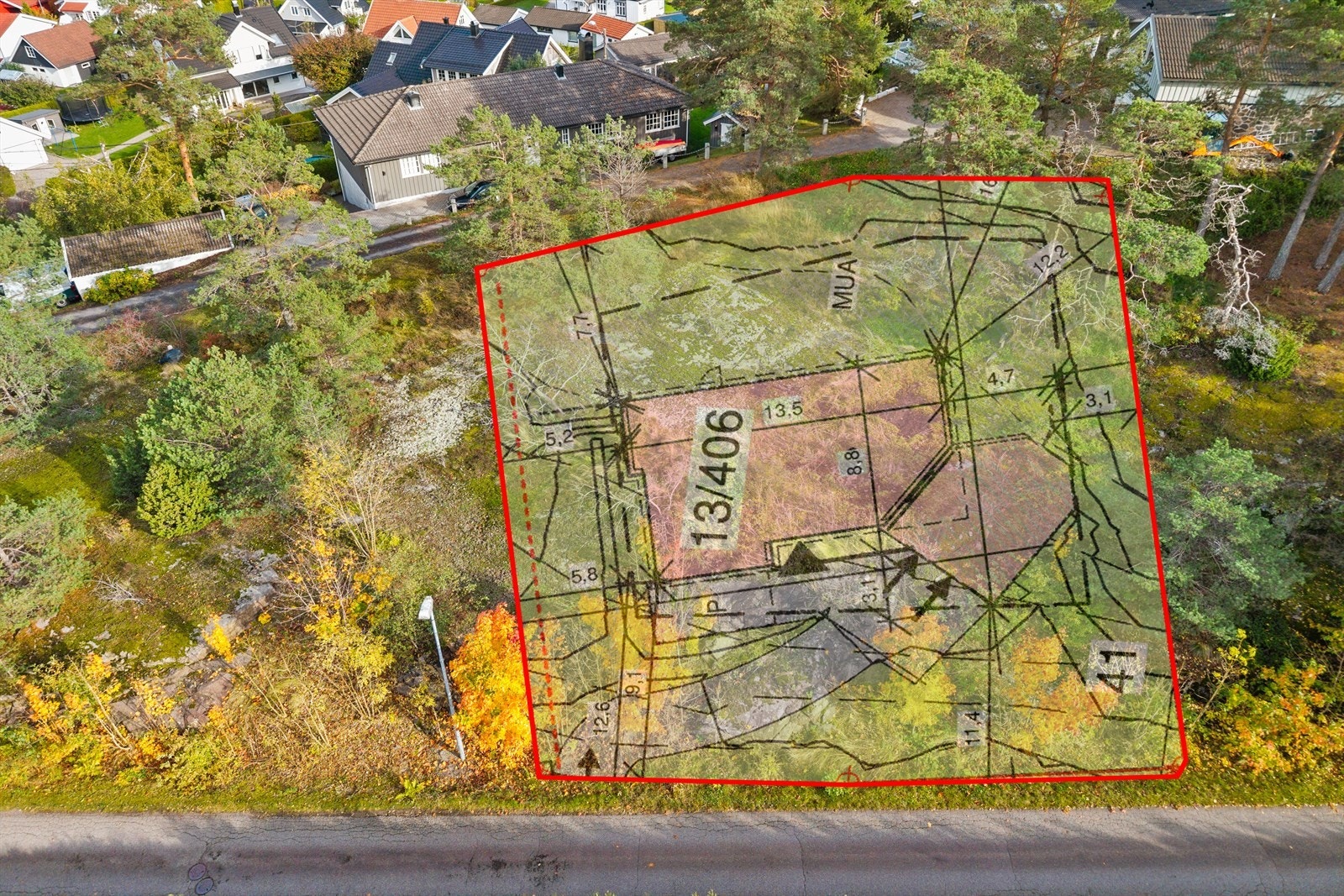 Selger har utarbeidet og fått godkjent en rålekker bolig tegnet av Mesterhus - disse tegningene følger salget Galleribilde