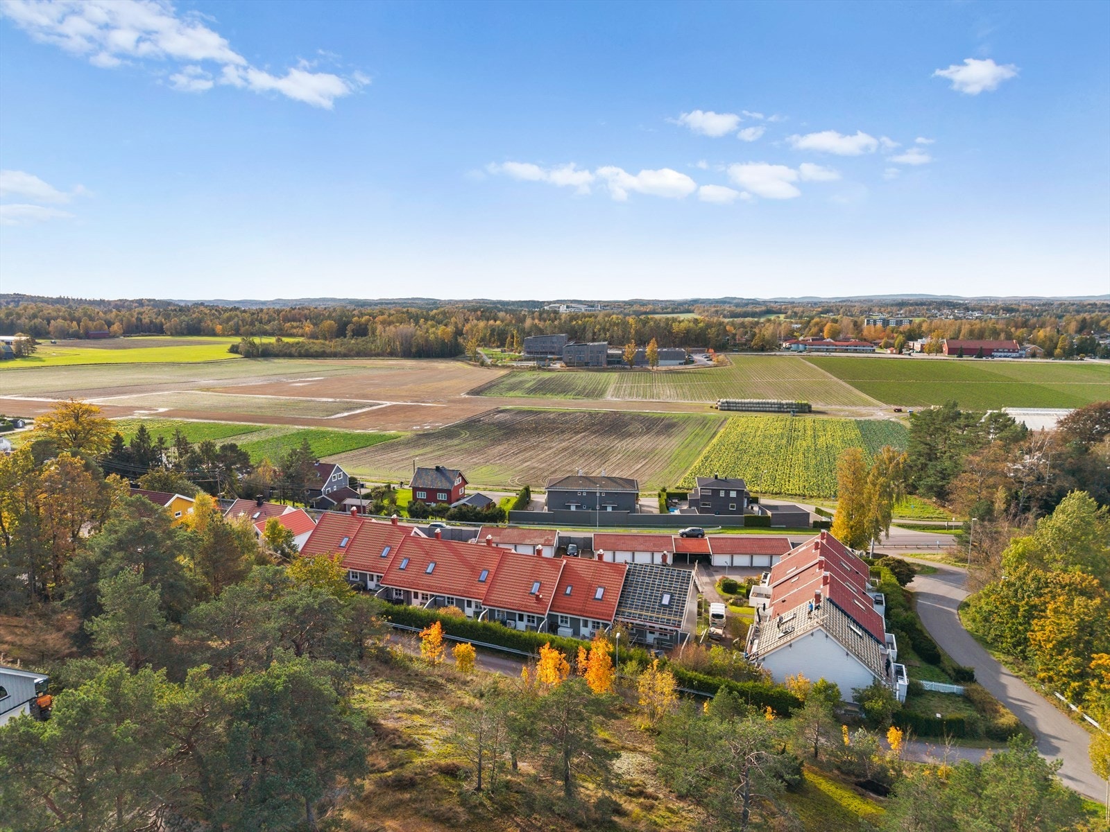 Røsselgata ligger sentralt på Nøtterøy med kort vei til både sjø, by og skog Galleribilde