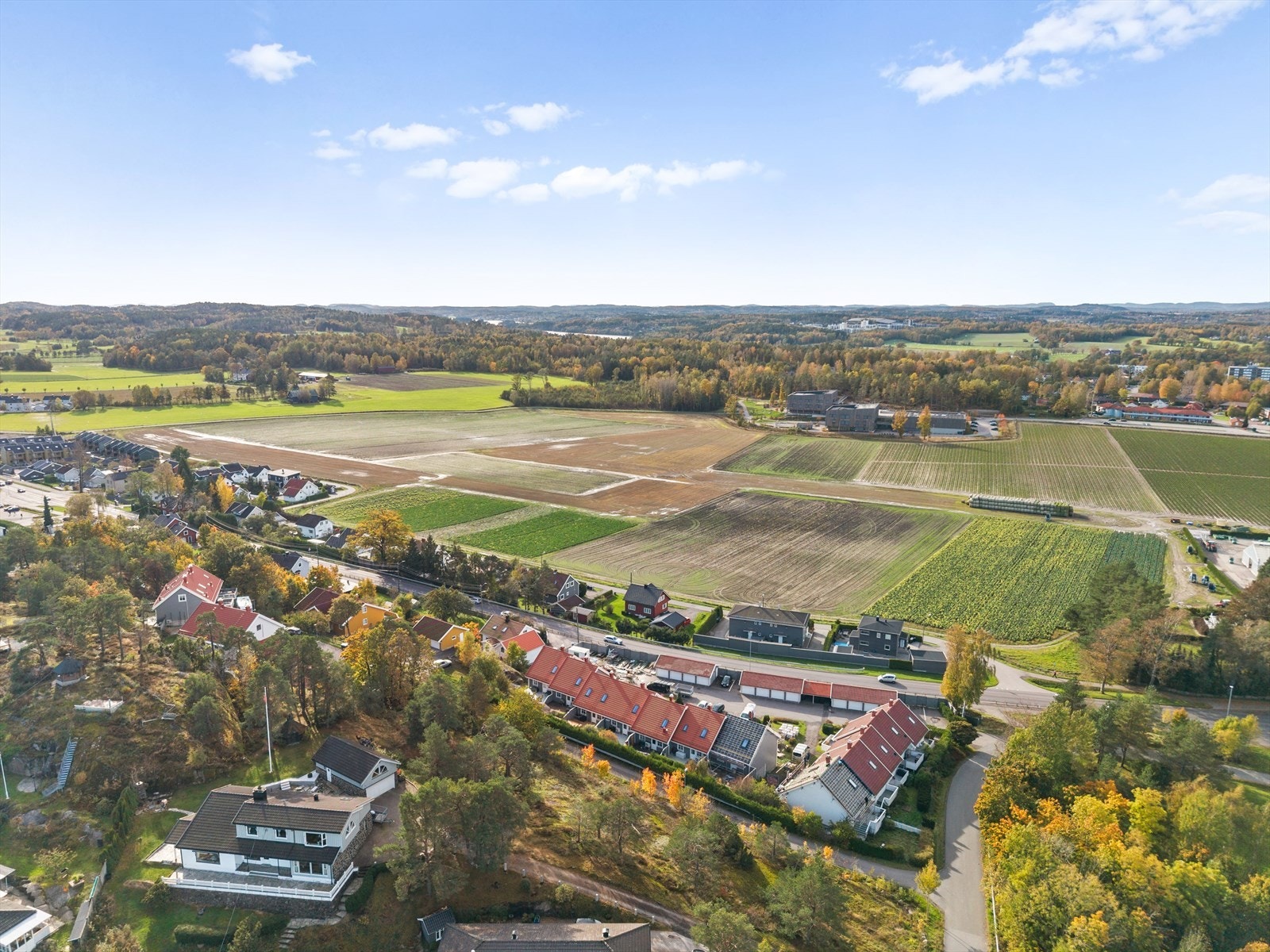 Et nabolag for både barnefamilier og alle andre - kort vei til nærmeste busstopp, butikk, skole og barnehage Galleribilde