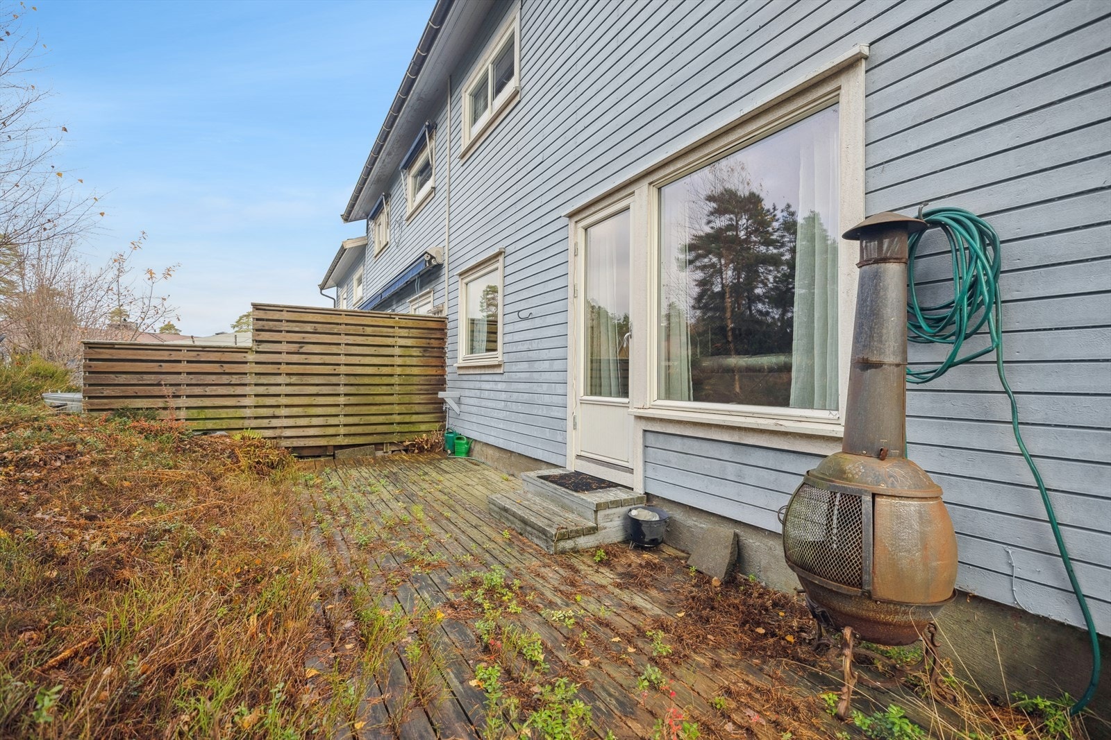 Her er det god plass til å innrede med hagemøbler og grill. Galleribilde