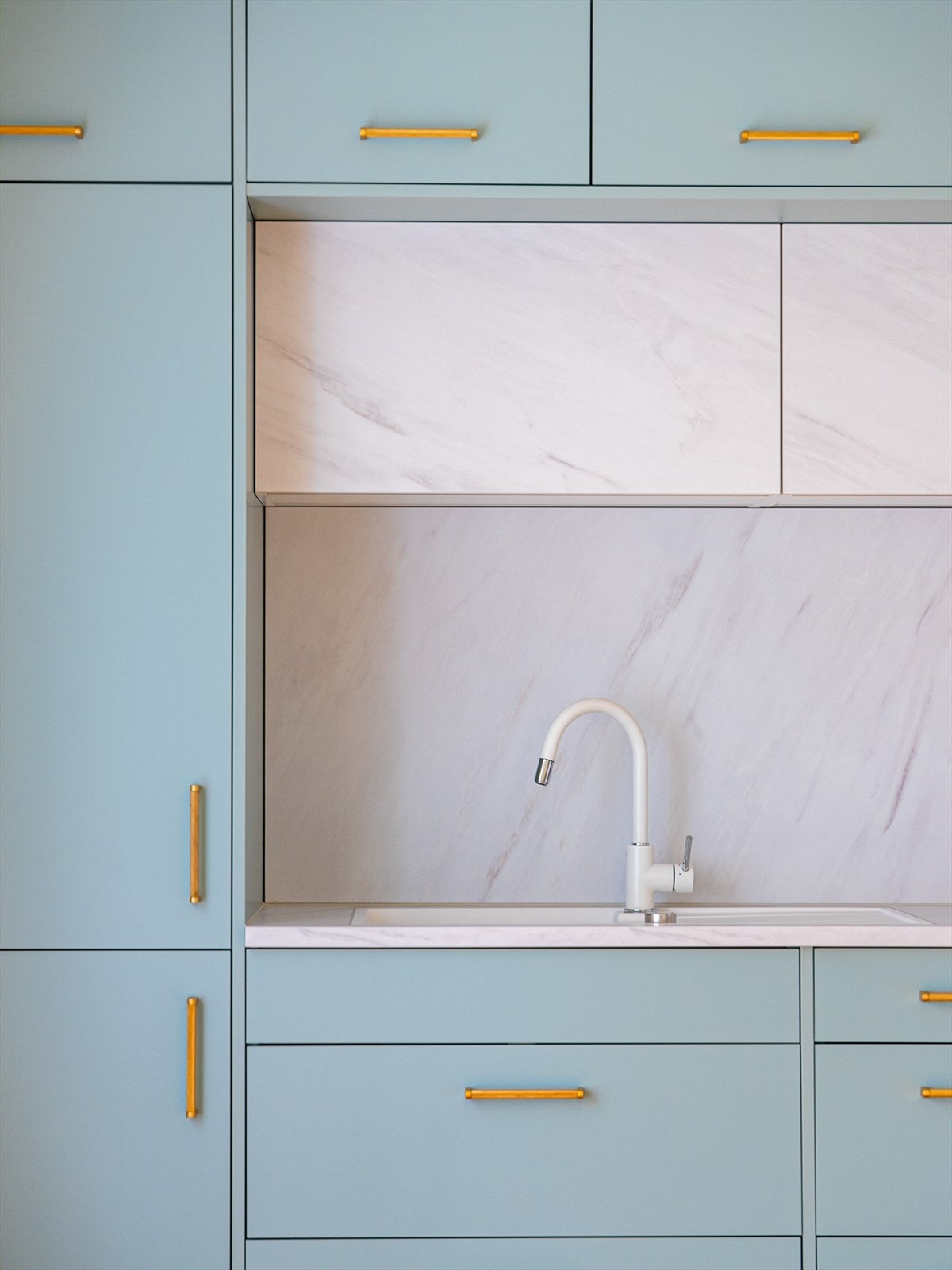 Hvitevarer fra Miele, kombiskap med vanntank og isbitfunksjon samt oppvaskmaskin. Stekeovn og mikrobølgeovn er fra Siemens. Galleribilde