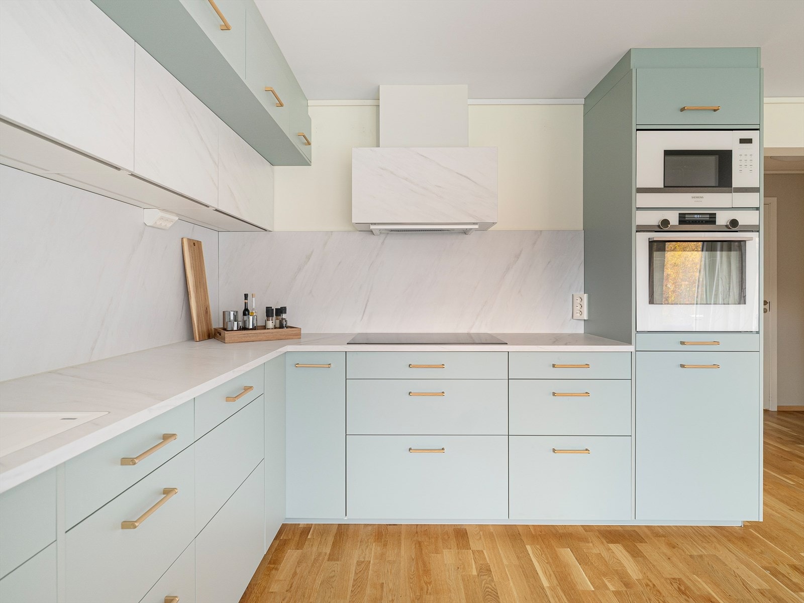 Kjøkkenet har fått TG 1 av takstmann og fremstår i god stand Galleribilde