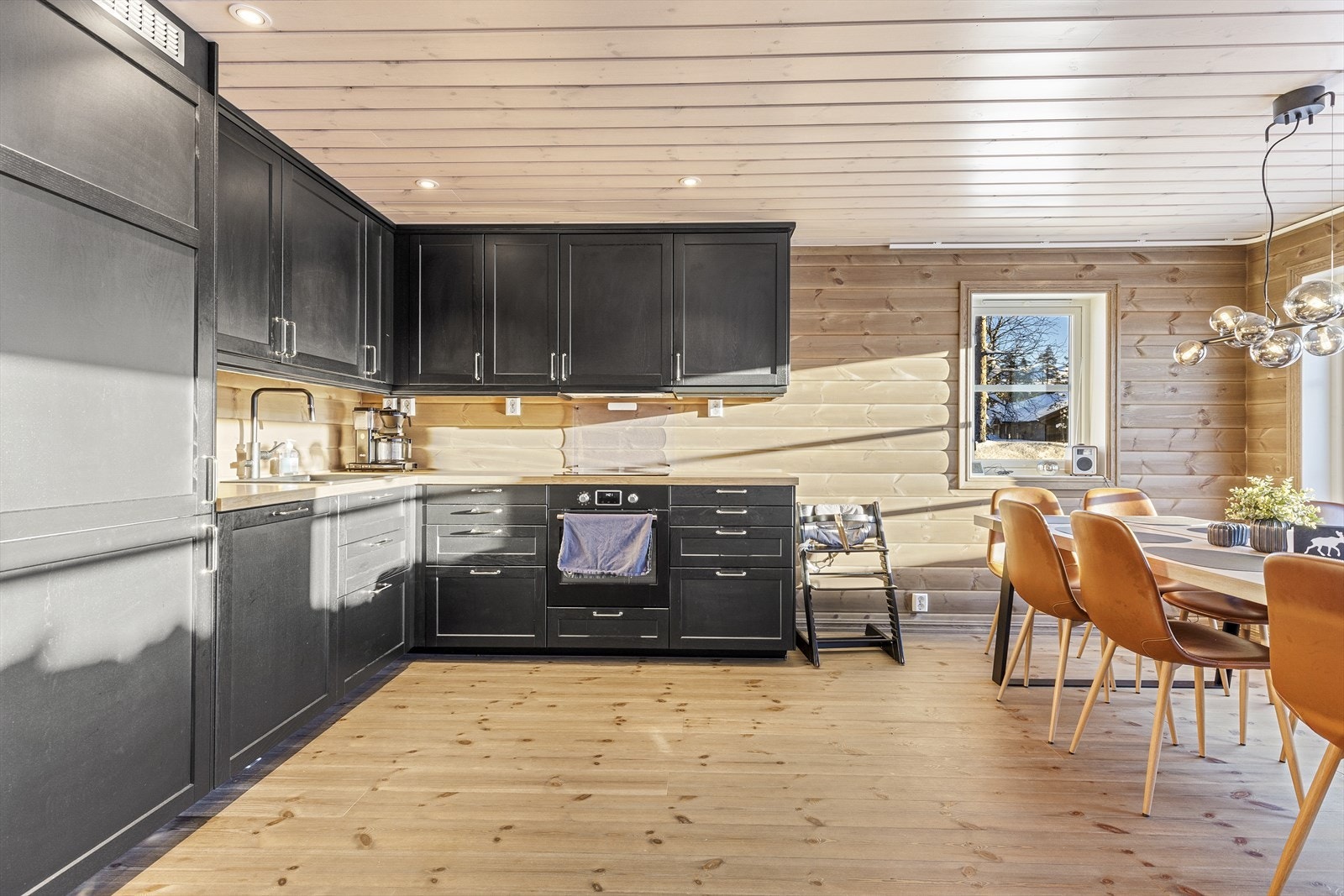 Rikelig med oppbevaringsplass i skuffer og skap Galleribilde