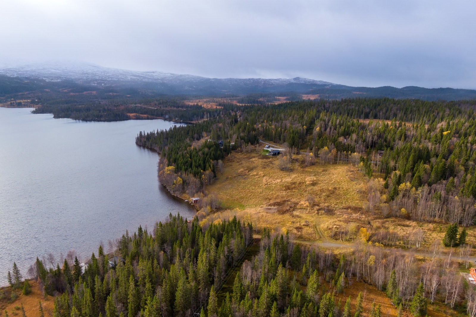 Gode muligheter for å realisere drømmeboligen eller opparbeidelse av flere boenheter/fritidsboliger. Galleribilde