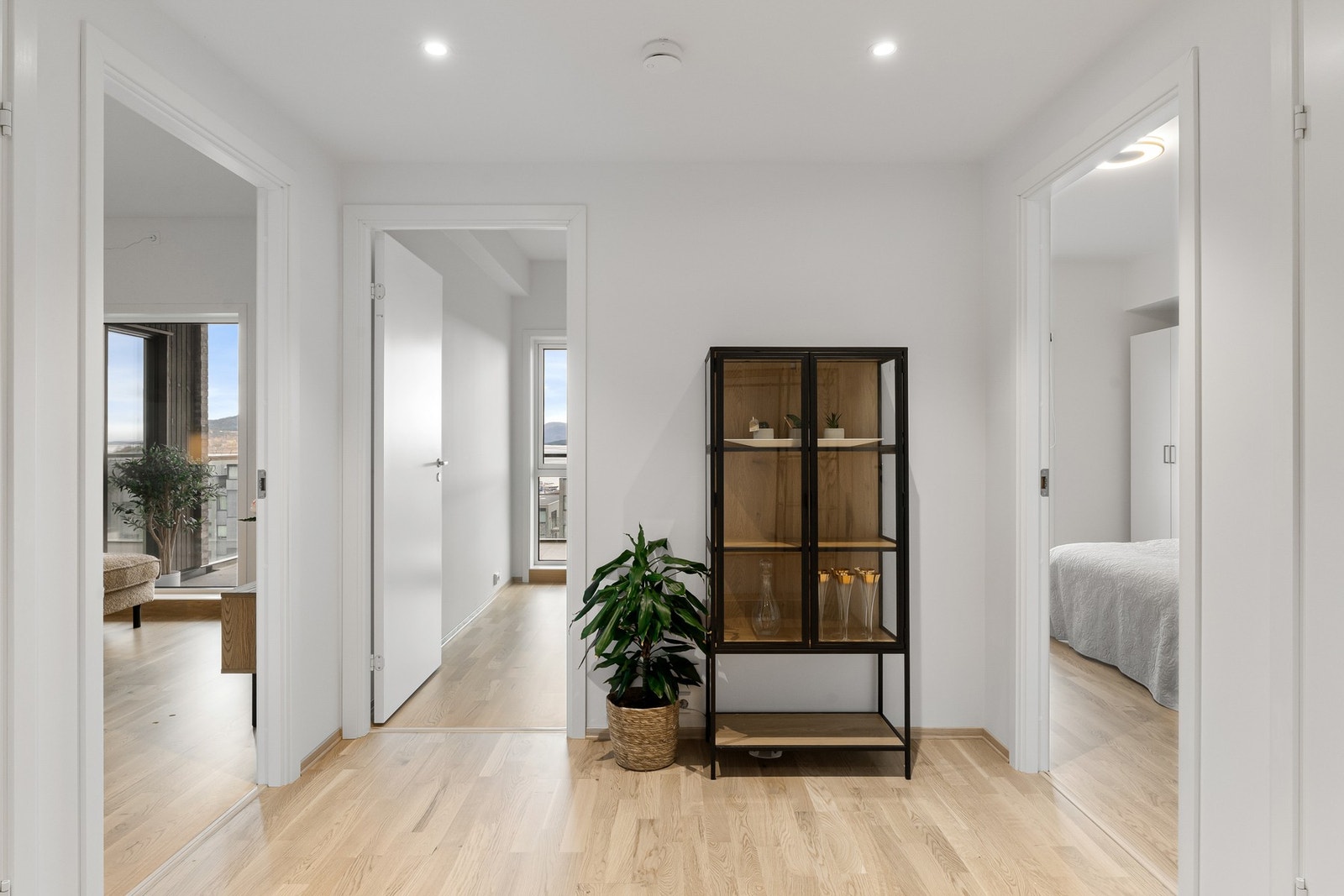 Rommelig gang Galleribilde