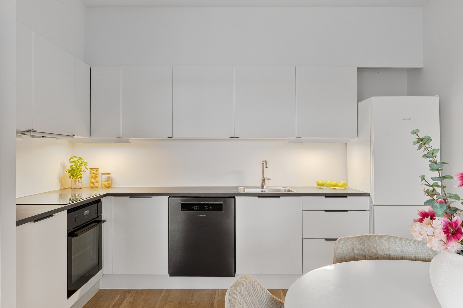 Hvitevarer på kjøkken medfølger. Galleribilde