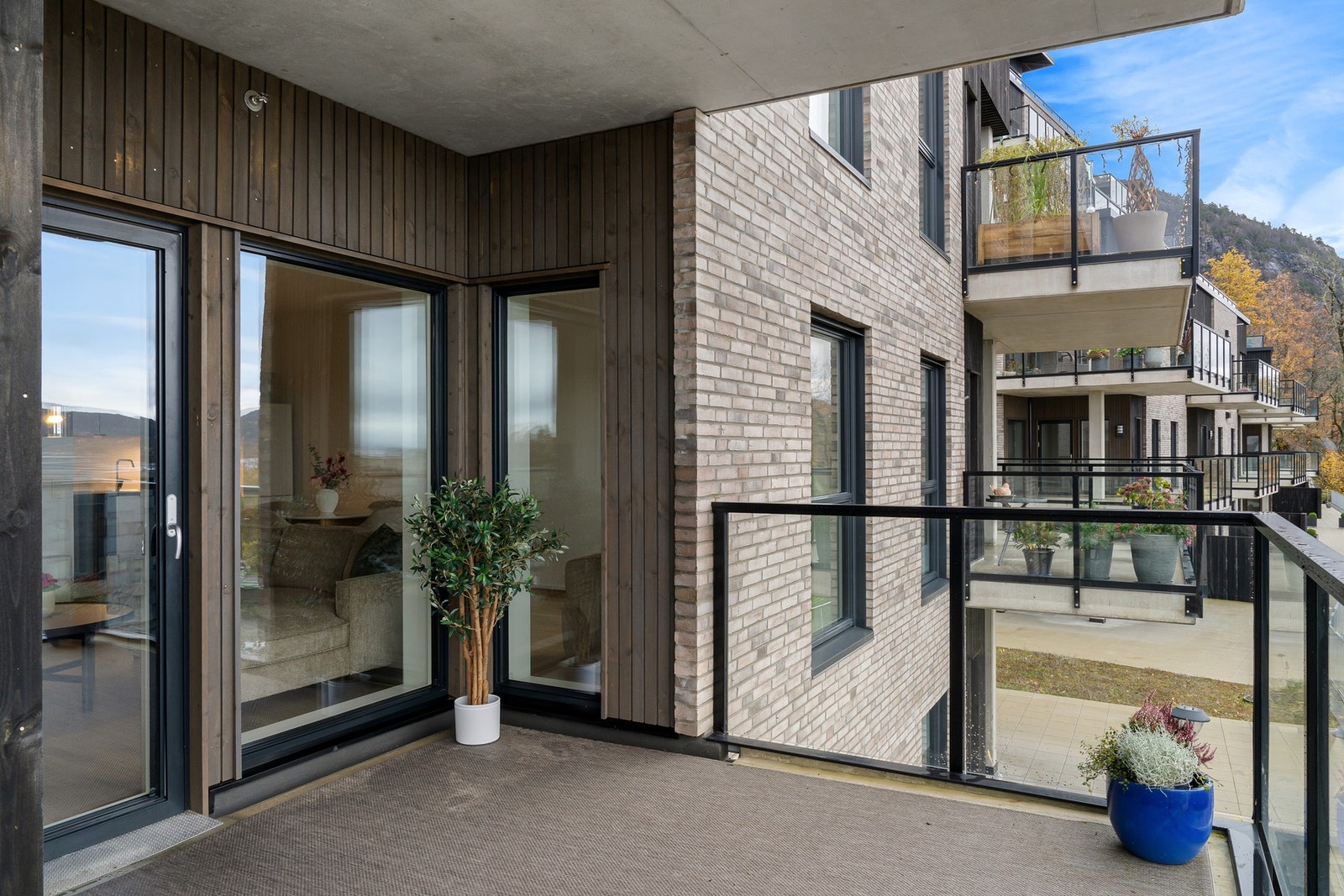 Overbygd balkong, noe som forlenger utesesongen Galleribilde