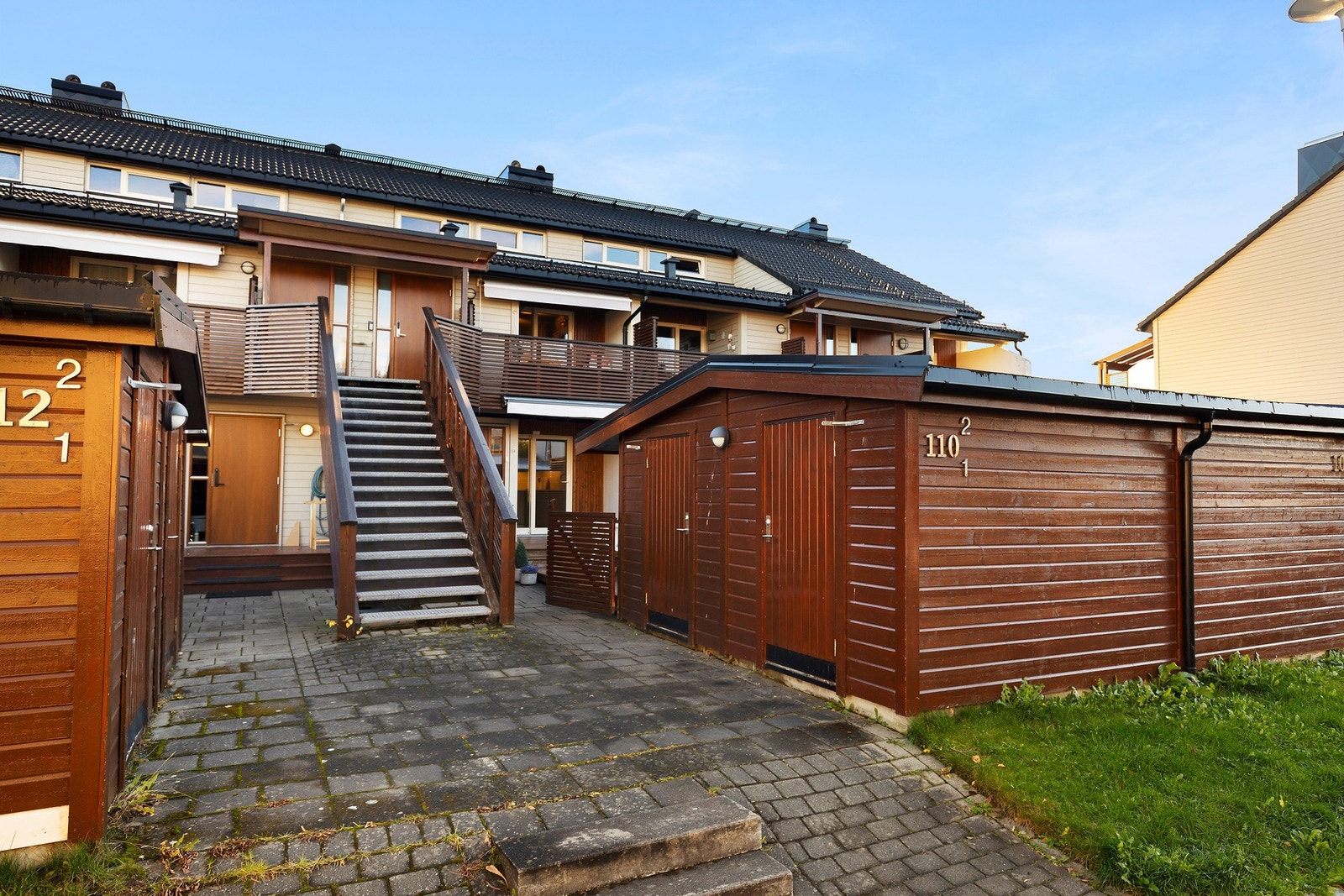 Borettslaget oppgraderte og pusset opp taket i 2023 og det er ingen nye oppgraderinger planlagt. Galleribilde