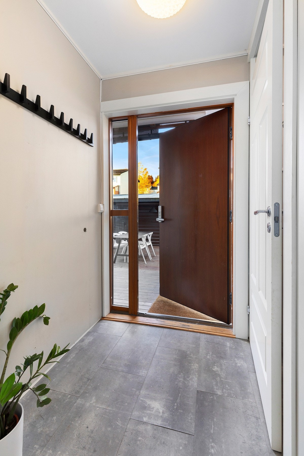 Gang med varmekabler og slitesterkt og vannavstøtende belegg på gulv. Galleribilde