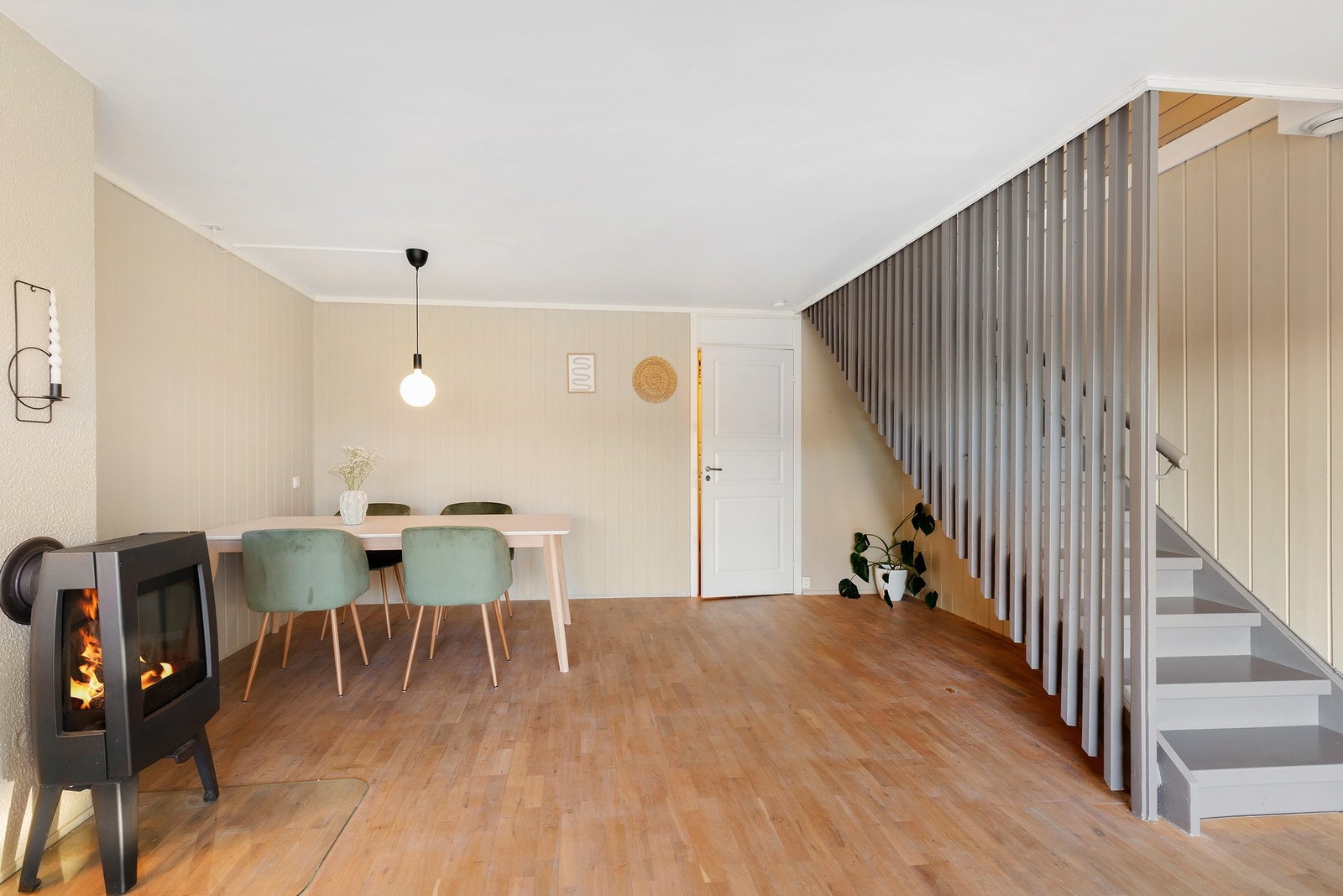 God plass til et stort spisebord Galleribilde