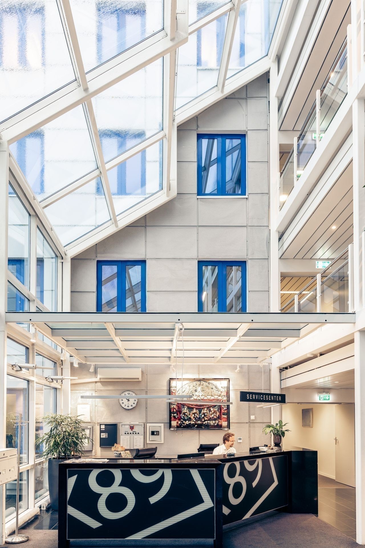 Betjent resepsjon / Eget servicesenter Galleribilde