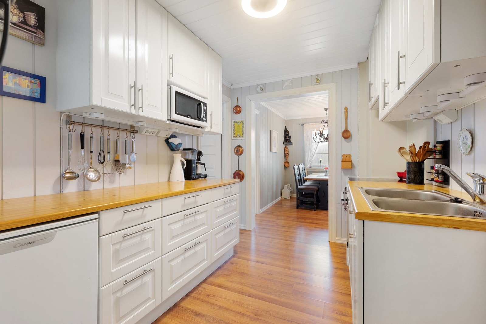 Lyst og koselig kjøkken som ble fornyet i 2005/2006 Galleribilde