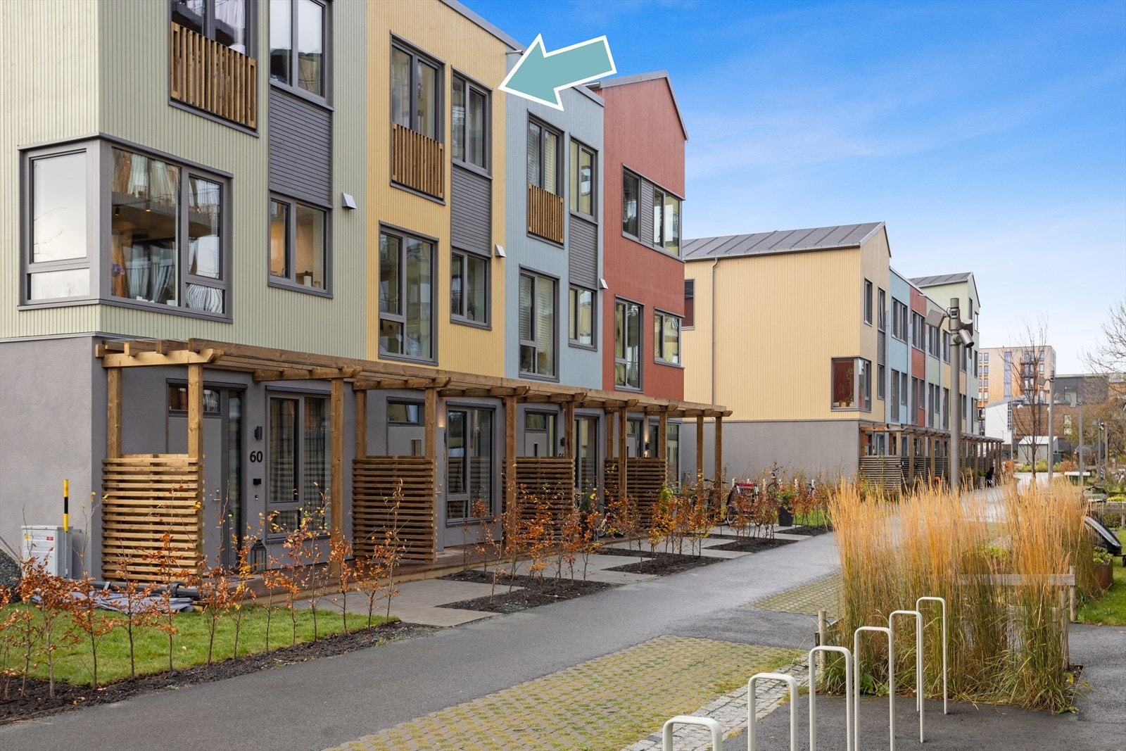 Hovedinngang i sokkel fra hyggelige fellesarealer Galleribilde