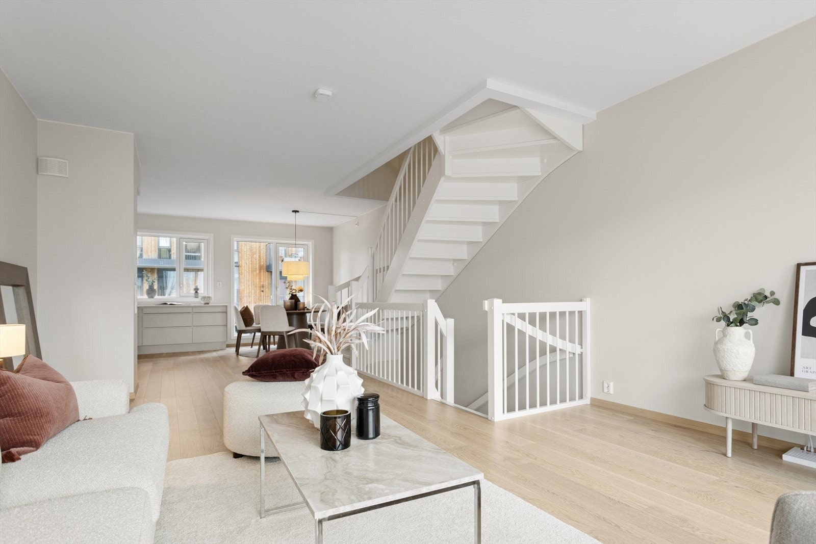 Vannbåren varme i gulv med 1-stavs hvitlasert eikeparkett Galleribilde