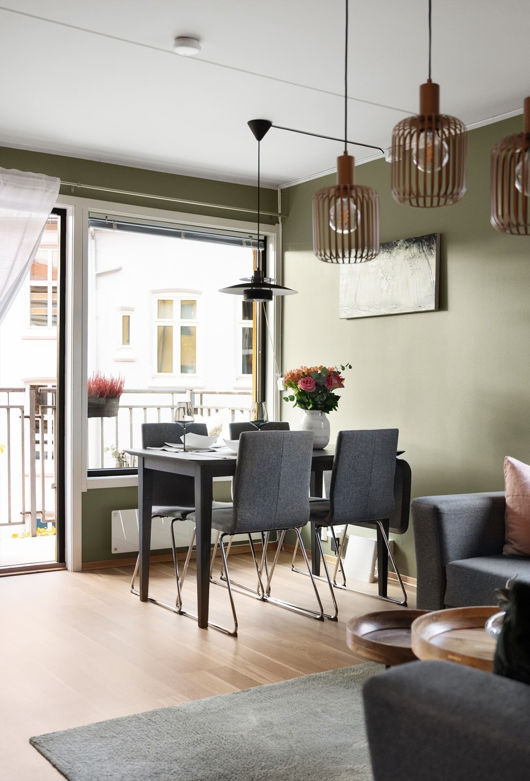 I stuen er det plass til en spisegruppe. Galleribilde