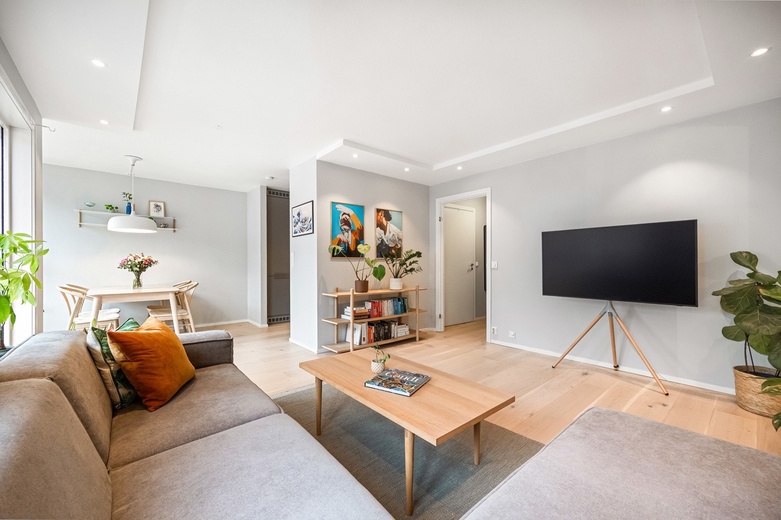 Her får du mulighet til å innrede etter eget ønske, omgitt av delikate farger og stemningsfull belysning fra nedfelte downlights. Galleribilde