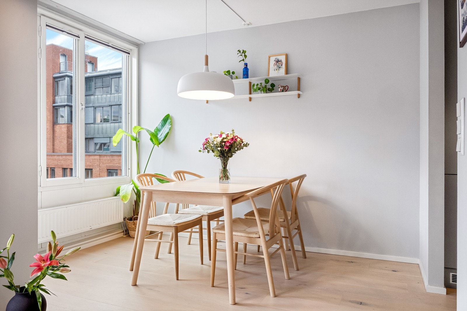 Her er det god plass til en romslig spisegruppe - perfekt for å samle venner og familie til hyggelige middager. Galleribilde